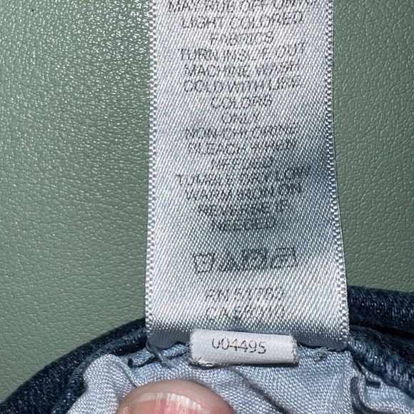 m jeans by maurices™ Limitless Jeggings—Large - Picture 5 of 6